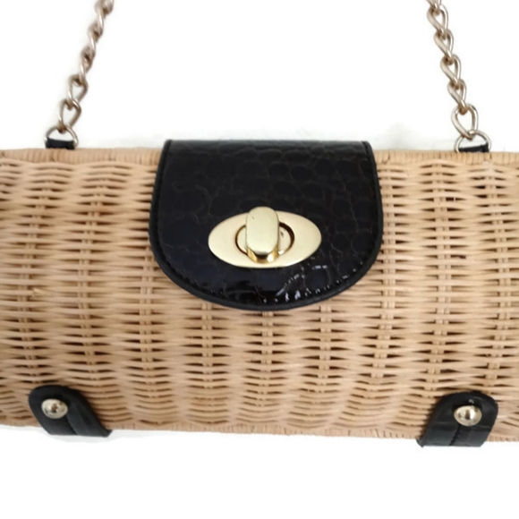 Beautiful ! Wicker Purse - Picture 3 of 3